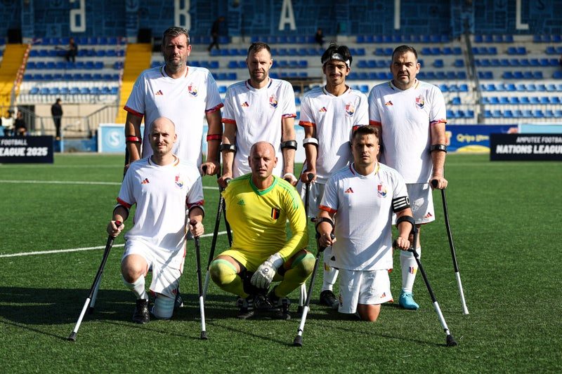 Team photo of the Red Flamingos in red at the European Championship in Évian-les-Bains